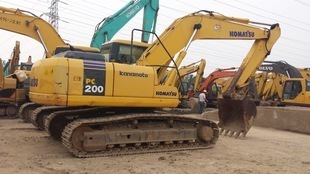 二手工程機(jī)械-2014年夏季特惠低價(jià)出售原裝進(jìn)口小松200-7型二手挖掘機(jī),趕緊.